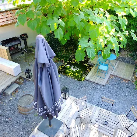 47 Auberge de jeunesse *