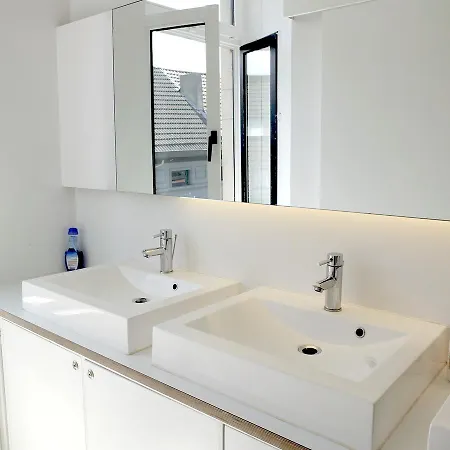 Auberge de jeunesse 47 *