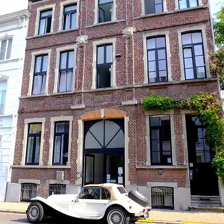 Auberge de jeunesse 47 *
