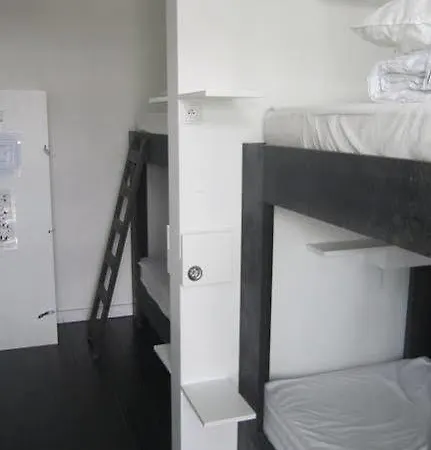47 Auberge de jeunesse *
